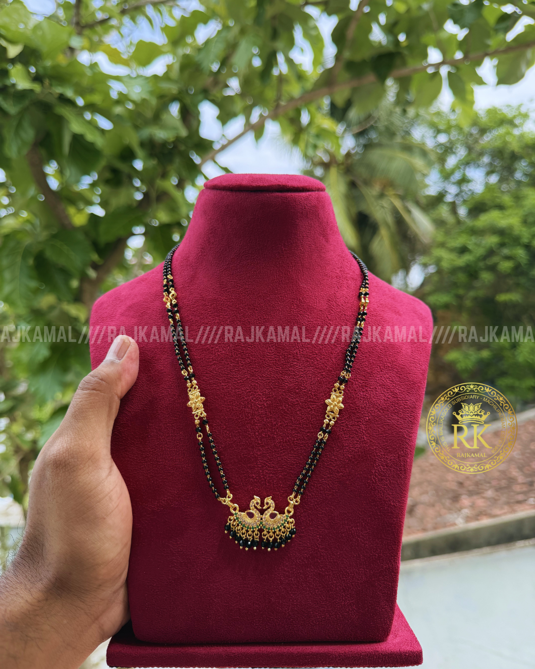 Swan Black Beads Necklace