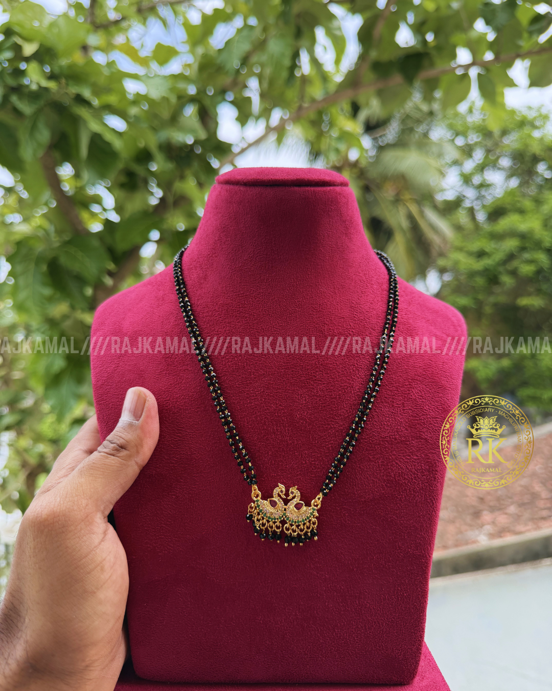 Short Swan Crystal Black Beads Necklace | Imitation Jewellery