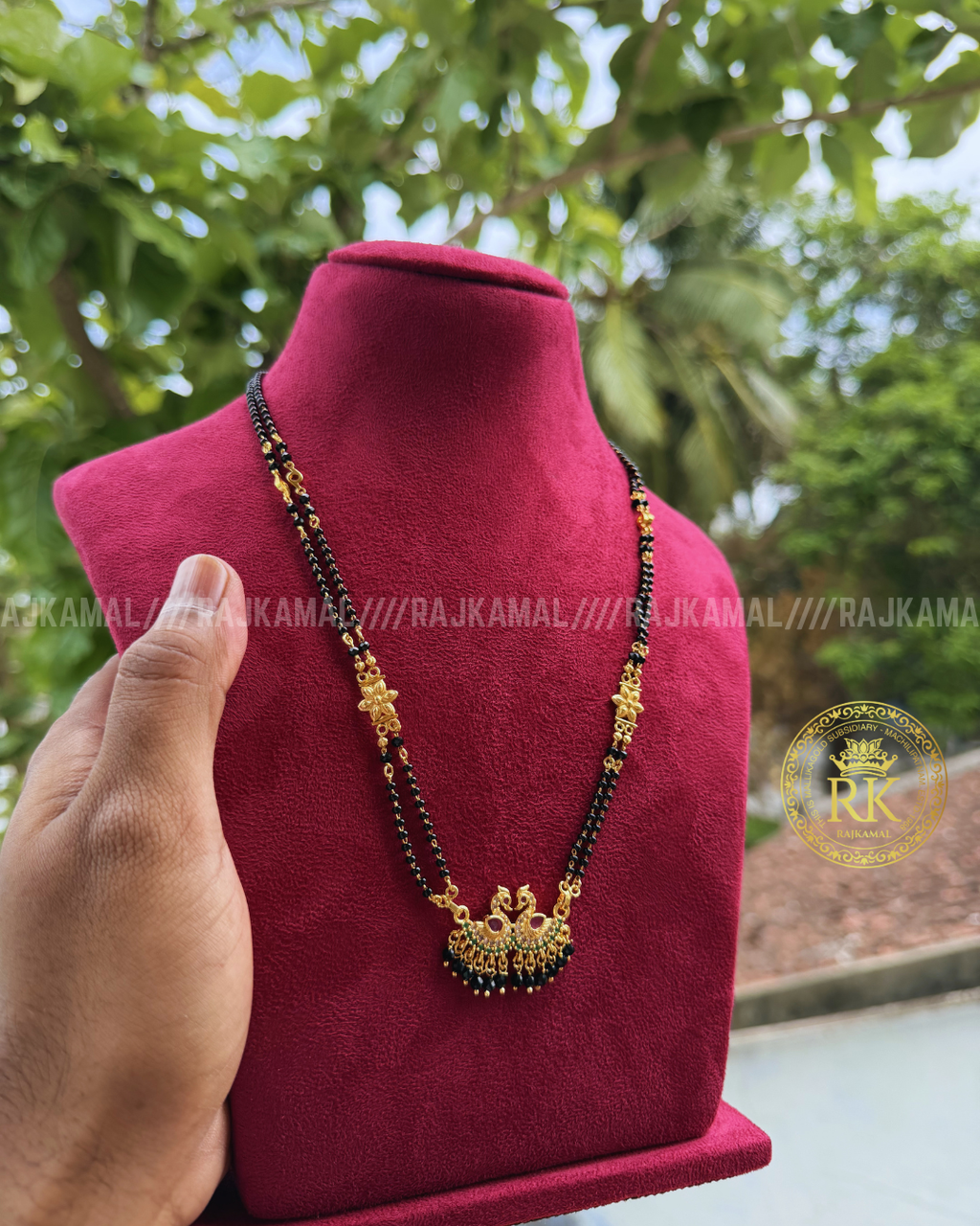 Swan Black Beads Necklace