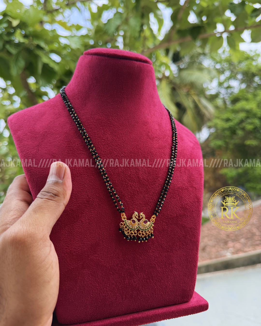 Short Swan Crystal Black Beads Necklace | Imitation Jewellery